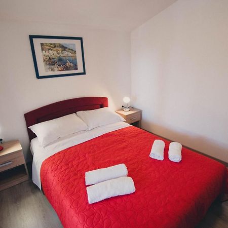 Apartments Vodice Esterno foto