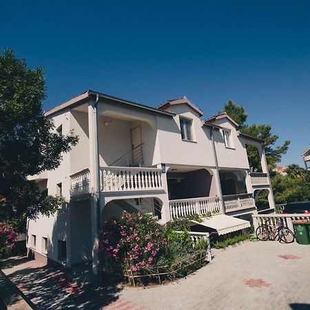 Apartments Vodice Esterno foto