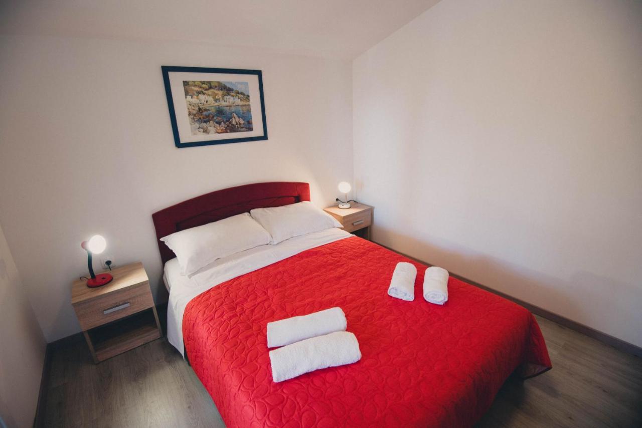 Apartments Vodice Esterno foto