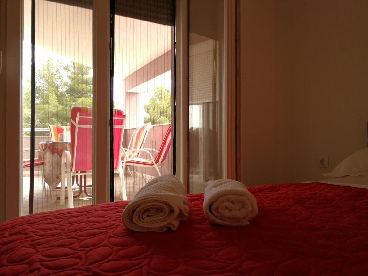 Apartments Vodice Esterno foto