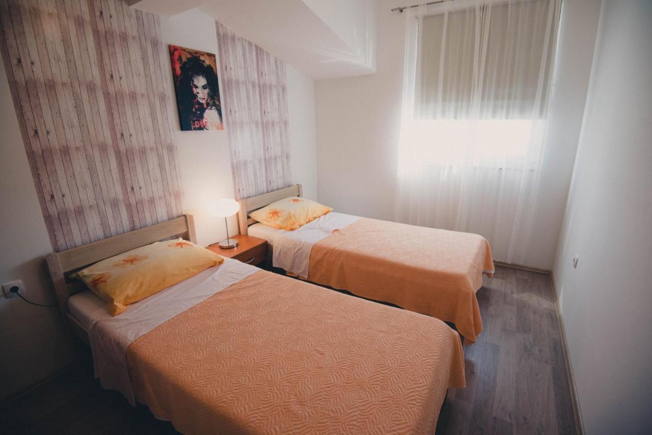 Apartments Vodice Esterno foto