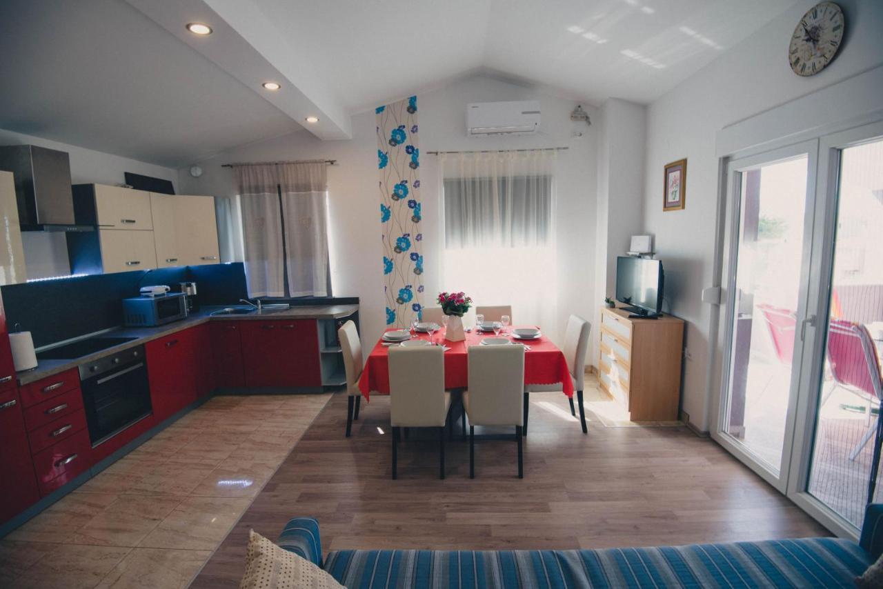 Apartments Vodice Esterno foto