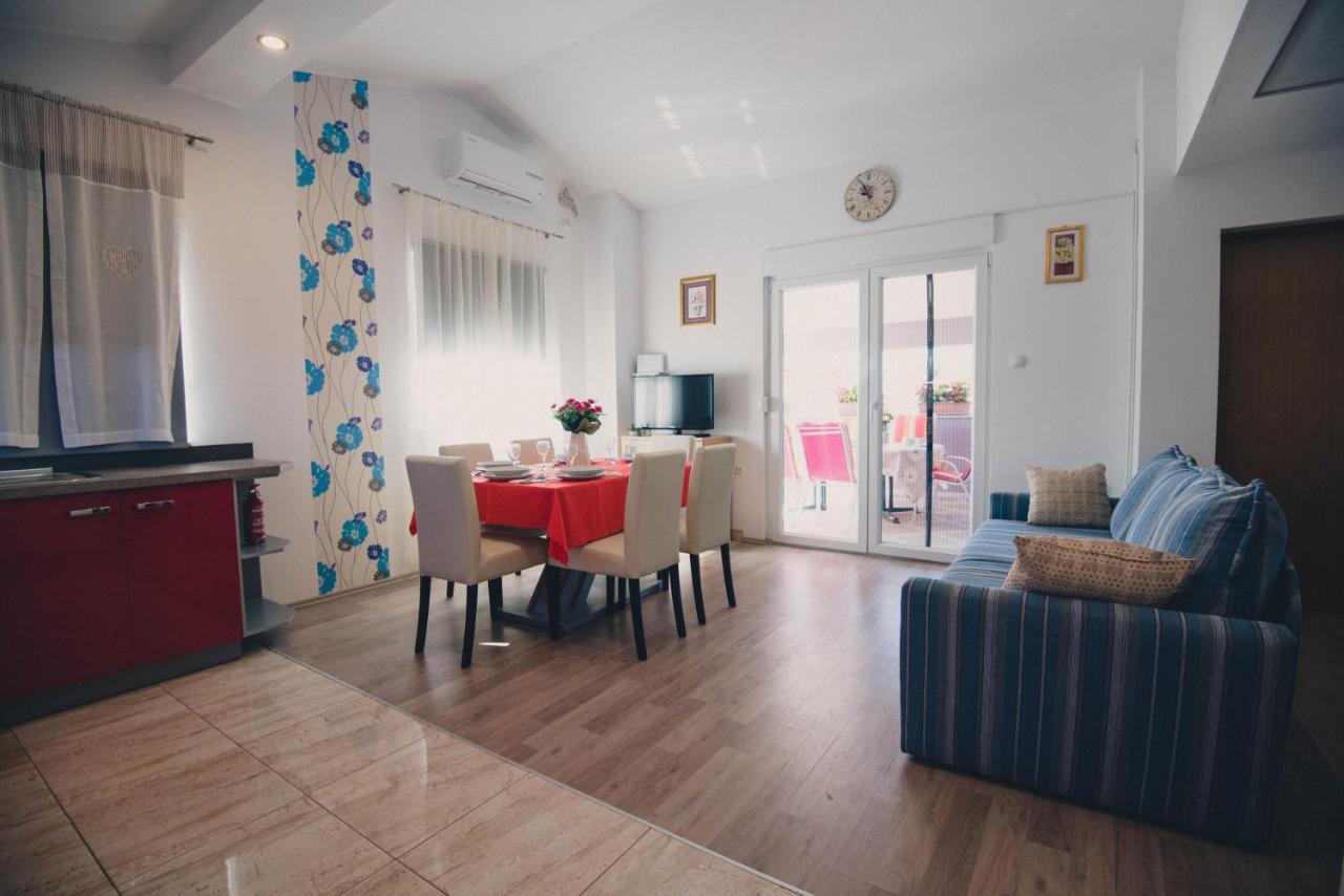 Apartments Vodice Esterno foto